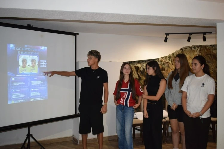 Nxënësit nga Shtipi mësuan të përdorin IA me përgjegjësi